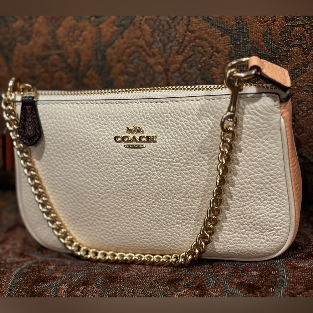 FINALPRICE🔥NWT Coach Nolita 19 White and Peach Wristlet with Gold Chain